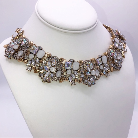 NWT AVA Statement Bib Necklace in Gold - White - Picture 3 of 8